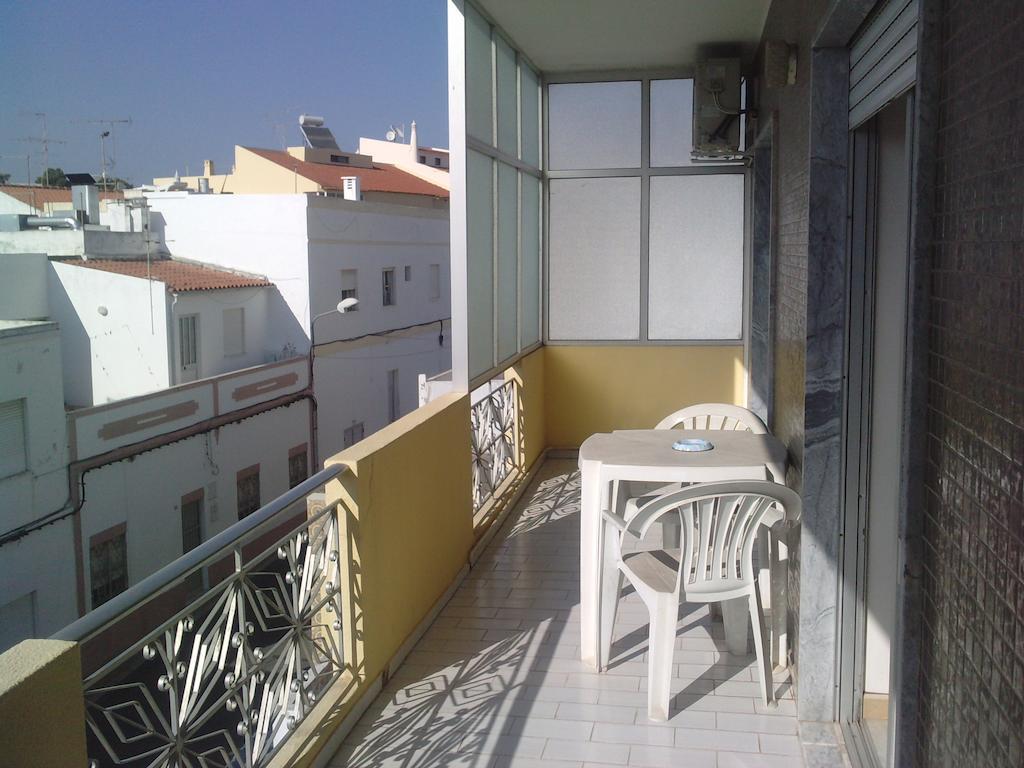 Residencial Nosso Paraiso Bed and Breakfast Quarteira Habitación foto