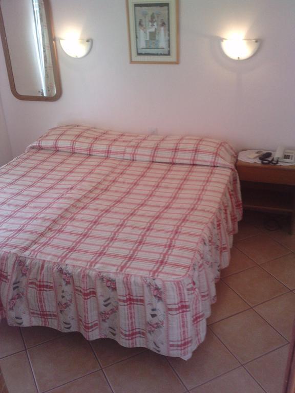 Residencial Nosso Paraiso Bed and Breakfast Quarteira Habitación foto