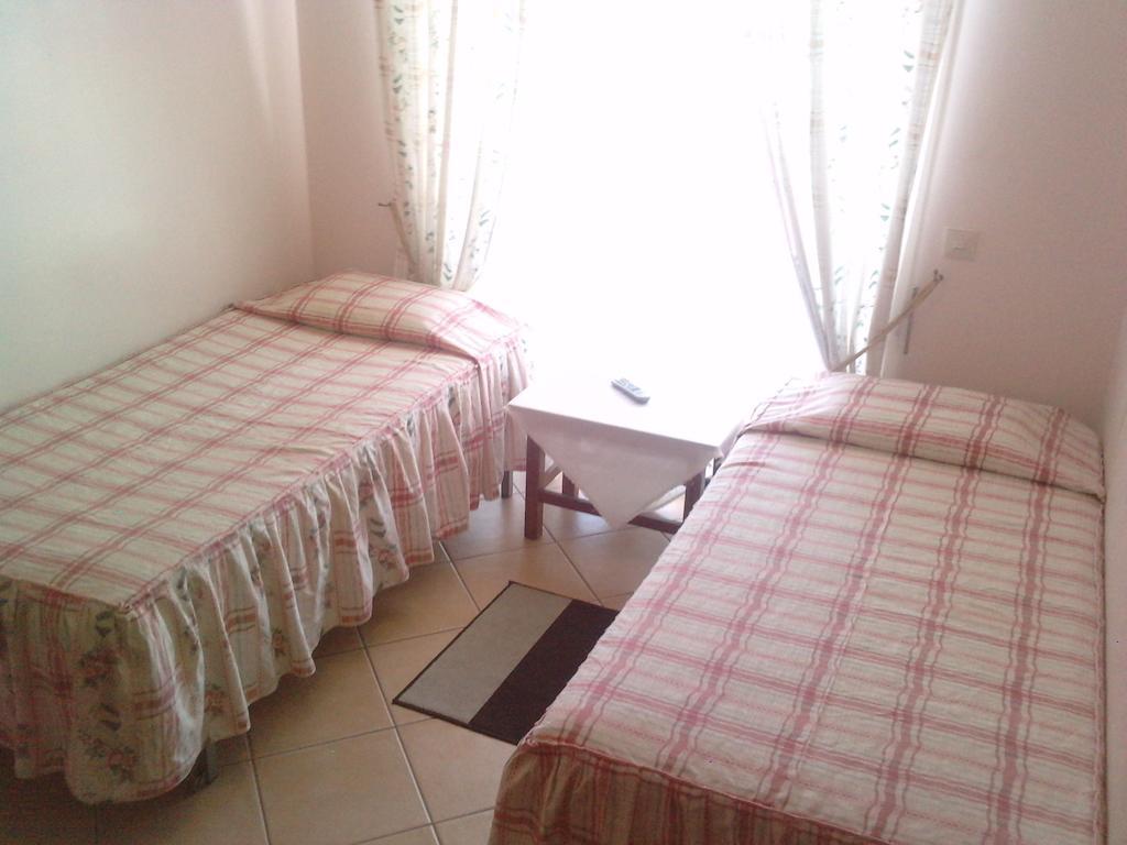 Residencial Nosso Paraiso Bed and Breakfast Quarteira Habitación foto