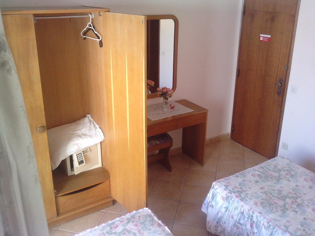 Residencial Nosso Paraiso Bed and Breakfast Quarteira Habitación foto