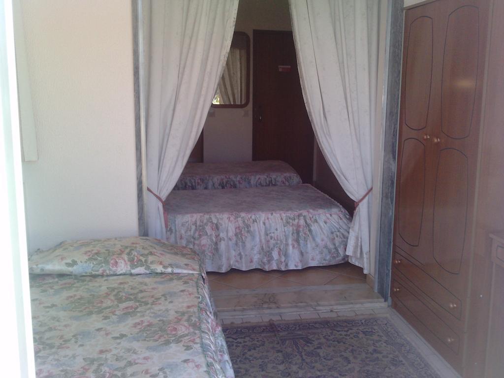 Residencial Nosso Paraiso Bed and Breakfast Quarteira Habitación foto